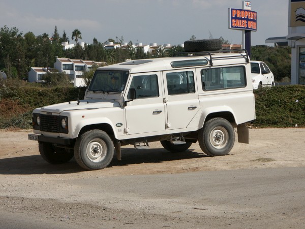 Land Rover LWB 2