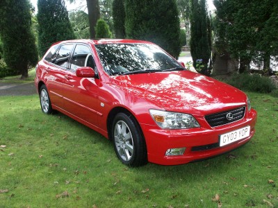 Lexus IS200 SportCross Front: click to zoom picture.