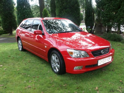 Lexus IS200 SportCross Front: click to zoom picture.